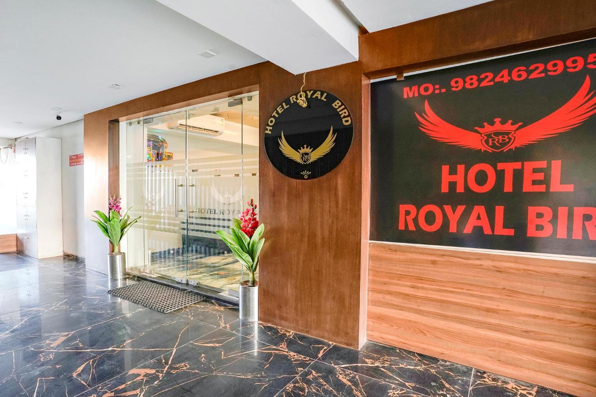 ホテル Fabexpress Royal Bird アーメダバード エクステリア 写真